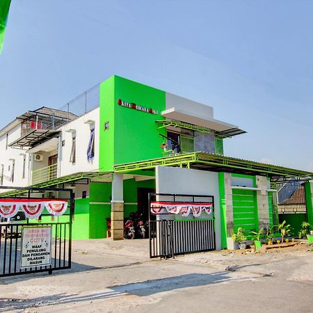 Super Oyo 93012 Griya Kencana Asri Syariah Lawean Екстериор снимка