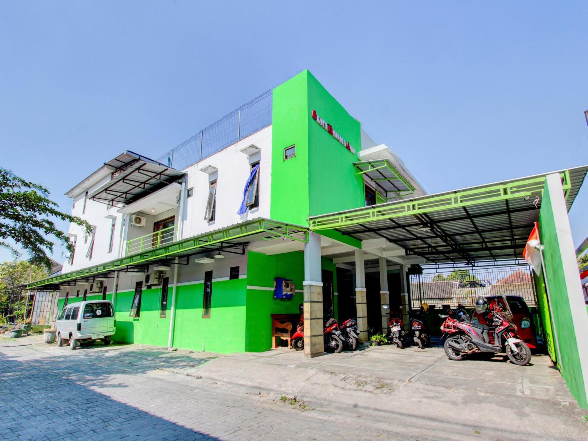 Super Oyo 93012 Griya Kencana Asri Syariah Lawean Екстериор снимка